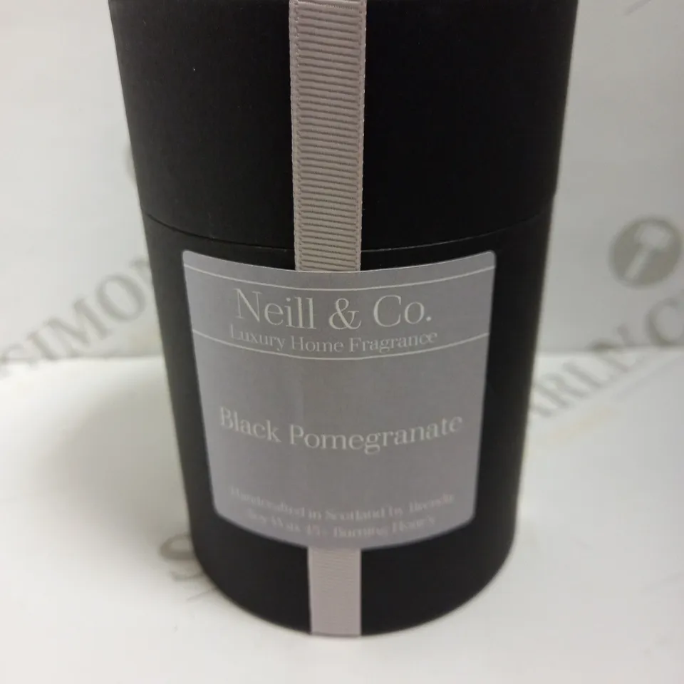 NEILL&CO BLACK POMEGRANATE SCENTED CANDLE