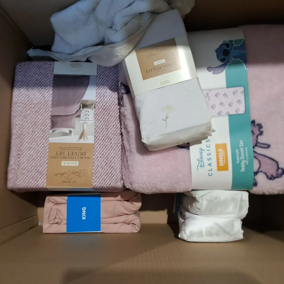 BOX OF APPROXIMATELY 12 ASSORTED BEDDING AND SOFT FURNISHING  ITEMS TO INCLUDE - DISNEY STITCH DUVET SET SINGLE , FRILL TRIM DUVET SET SUPER KING , BRUSHED COTTON FITTED SHEET ETC
