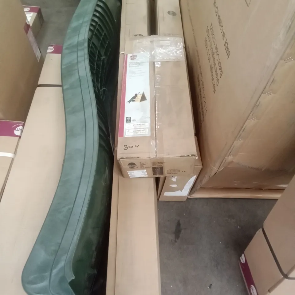 BOXED PLUM WOODEN CLIMBING PYRAMID (4 PARTS)