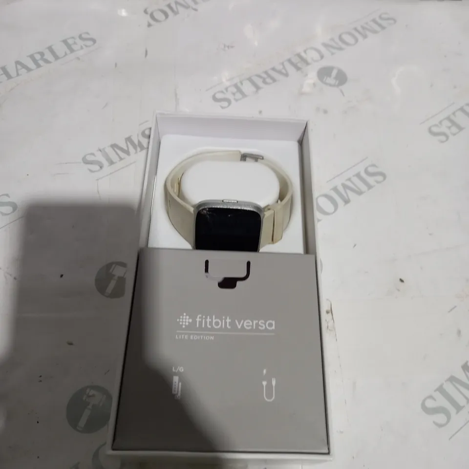 FITBIT VERSA - CREAM
