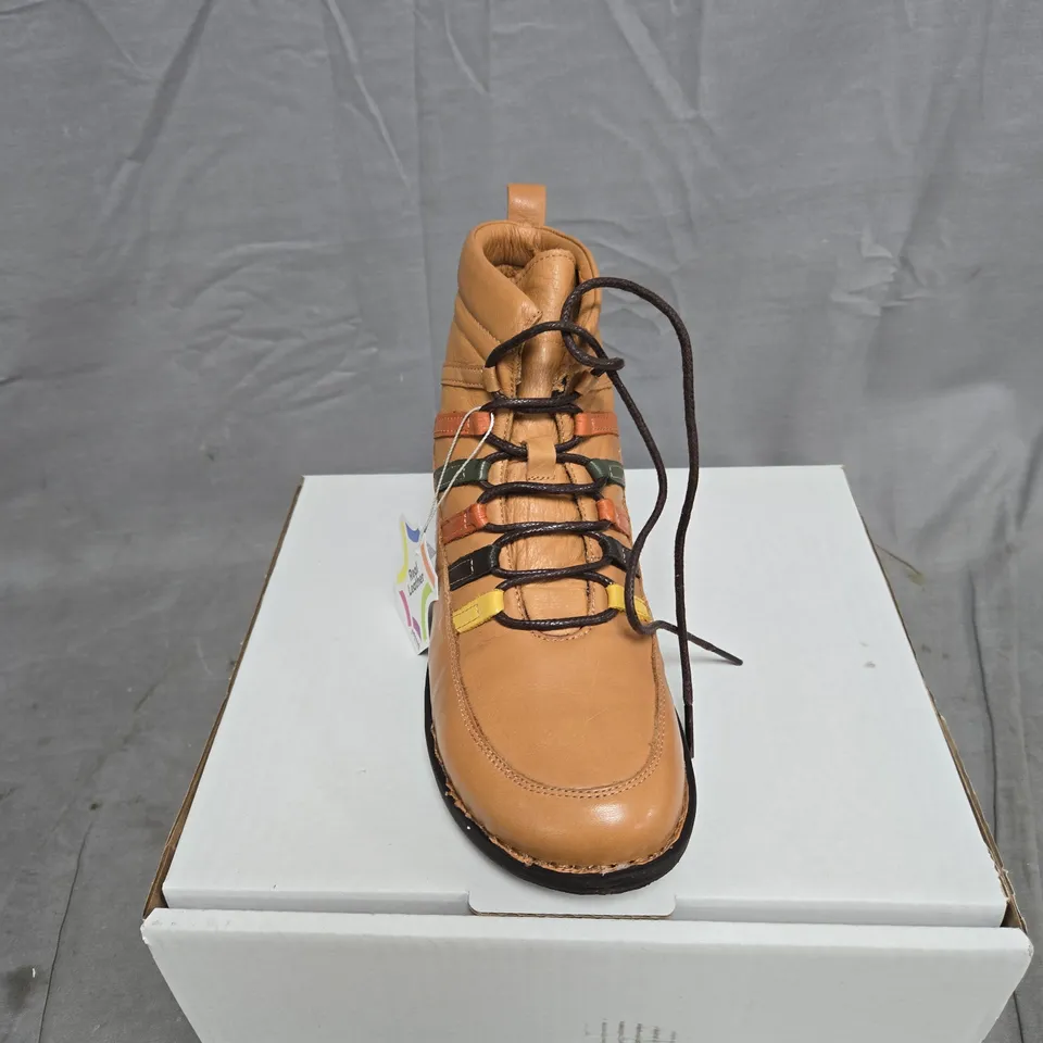 ADESSO TAN LEATHER ANKLE BOOTS WITH COLOURED STRIPE DETAILING SIZE 39