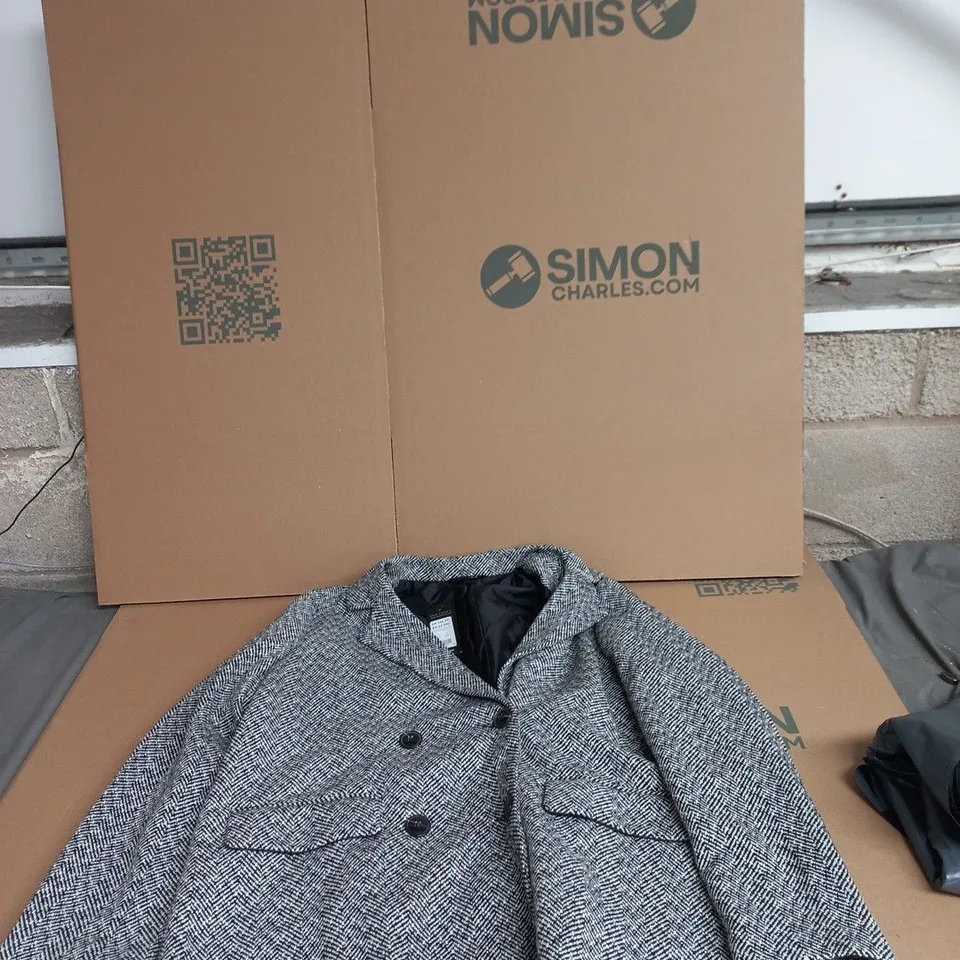 NEW LOOK WOMEN'S HERRINGBONE COAT – UK 16 (EU 44, US 12) – GREY/BLACK