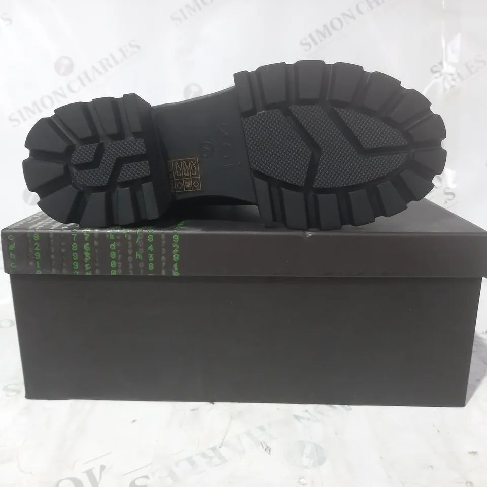 BRAND NEW BOXED PAIR OF KOI VEGAN LEATHER VITA THE INK OF FEAR HAIR BOOTS IN BLACK/GREEN UK SIZE 4