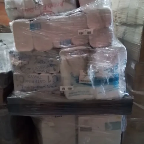 PALLET CONTAINING LARGE QUANTITY OF POLYSTYRENE FOOD TRAYS