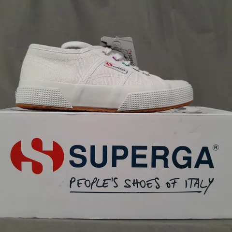 BOXED PAIR OF SUPERGA KID'S SHOES IN WHITE W. MULTICOLOUR EYELETS UK SIZE 11