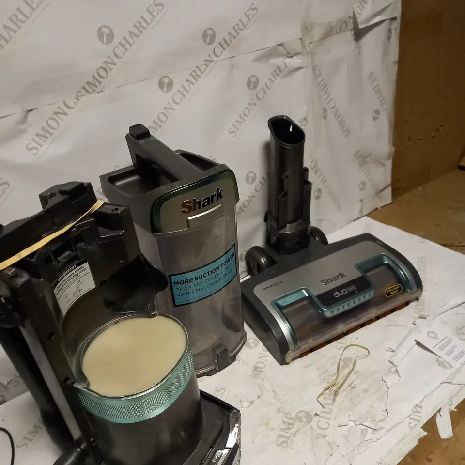 SHARK UPRIGHT VACUUM CLEANER AZ912UKT