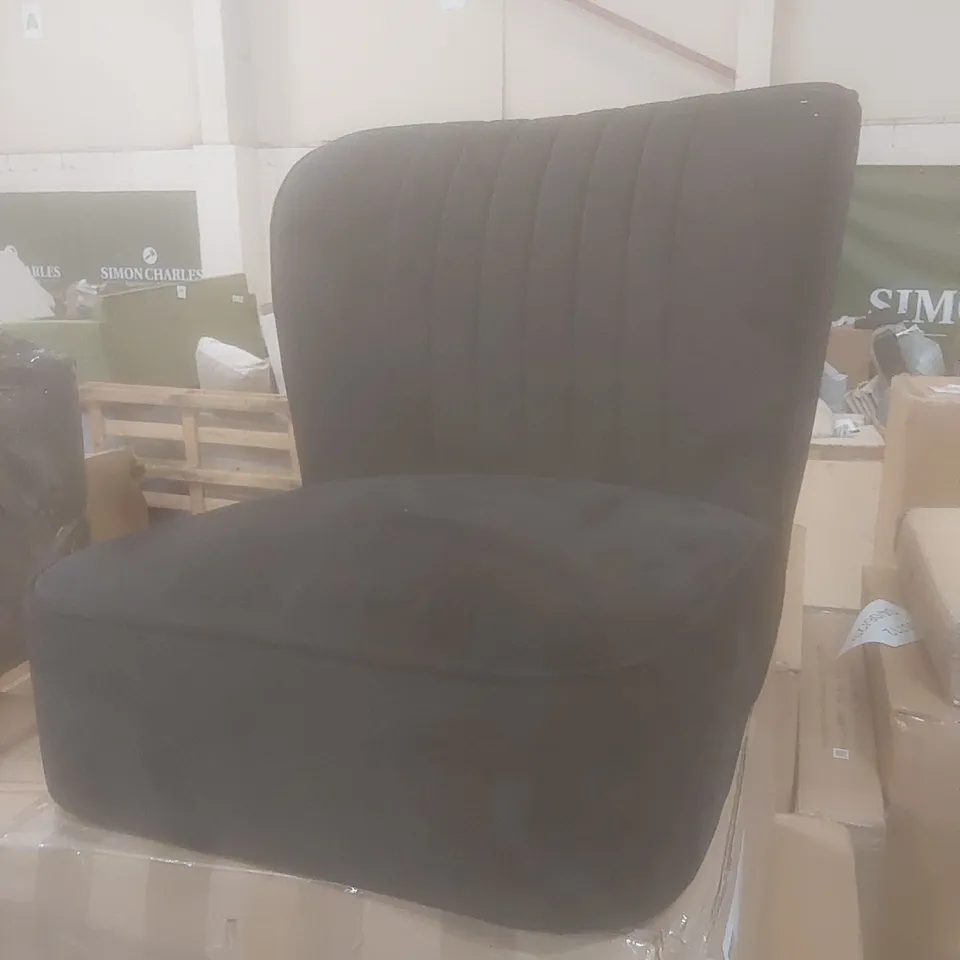 DESIGNER VELVET UPHOLSTERED ACCENT CHAIR