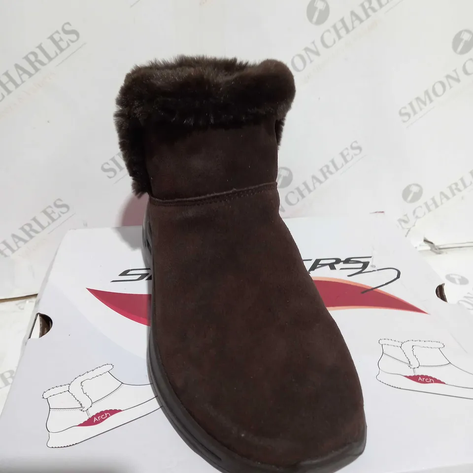 SKECHERS ARCHFIT JOY CHUGGA BOOTS brown - uk size 6
