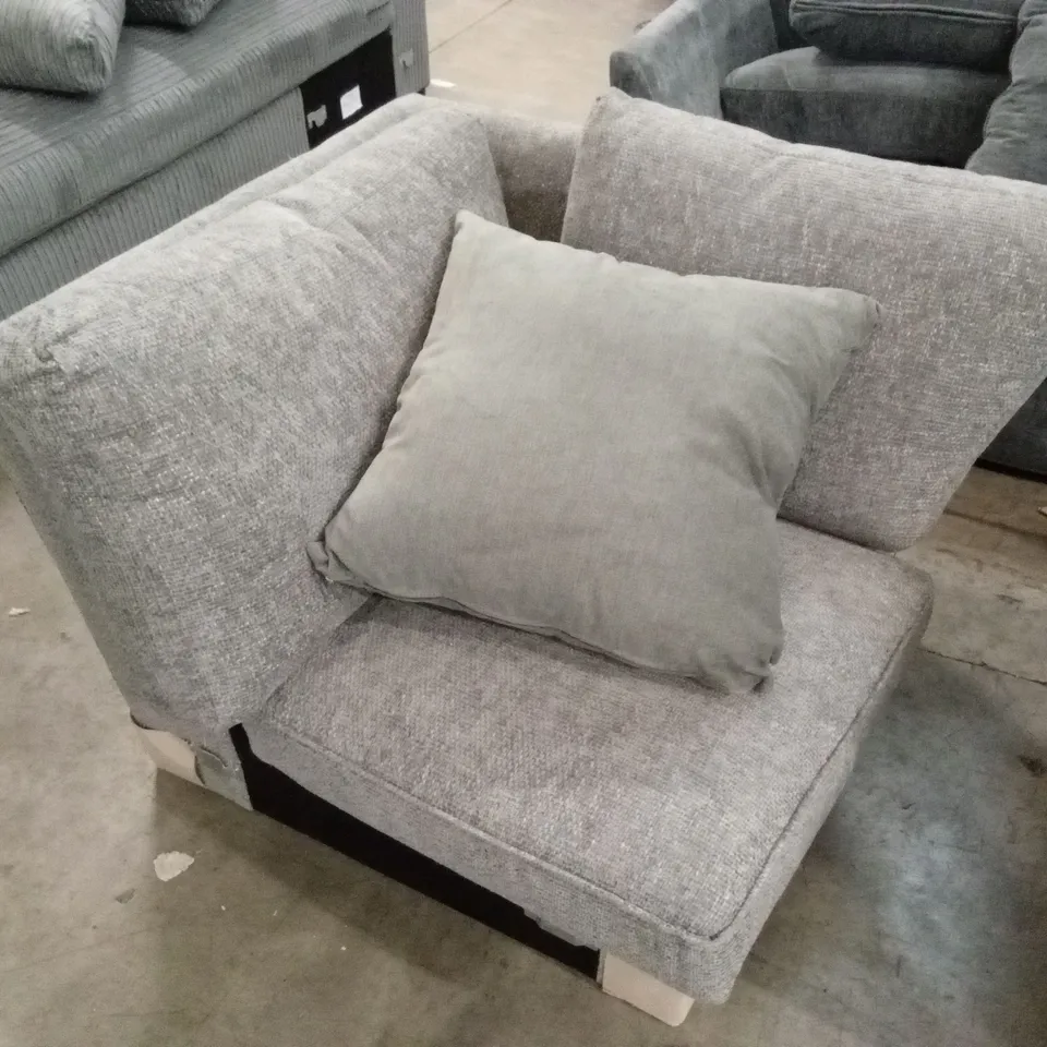 5 x ASSORTED DESIGNER SOFA PARTS AND PIECES