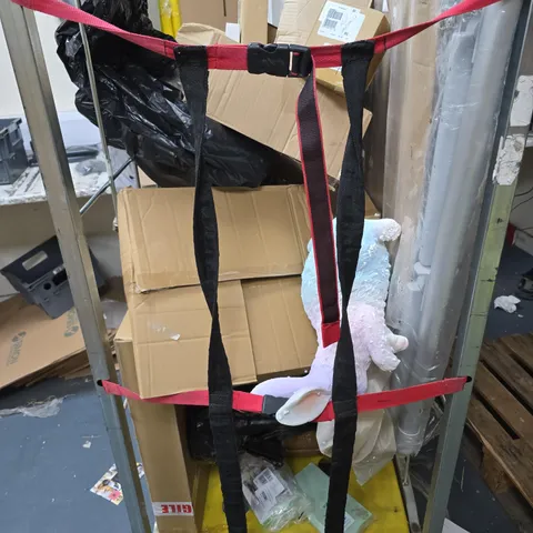 CAGE OF APPROXIMATELY 16 ASSORTED ITEMS TO INCLUDE: COZEE HOME FAUX FUR THROW