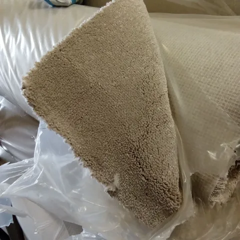 ROLL OF QUALITY GRACE SHIMMER CARPET // APPROX SIZE: 5 X 4.4m