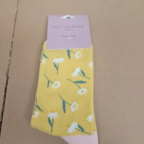 MISS SPARROW LONDON BAMBOO SOCKS – YELLOW DAISY PATTERN – UK 3-7