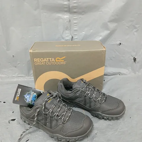 BOXED PAIR OF REGATTA WOMENS LADY EDGEPOINT 3 ASH/GRANITE UK 5