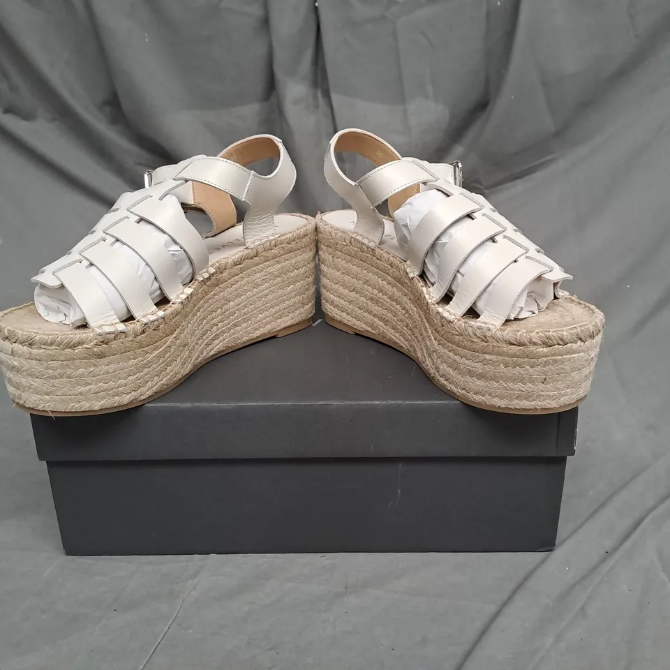 BOXED PAIR OF MINT VELVET SYD STONE LEATHER FLATFORMS IN CREAM SIZE 5
