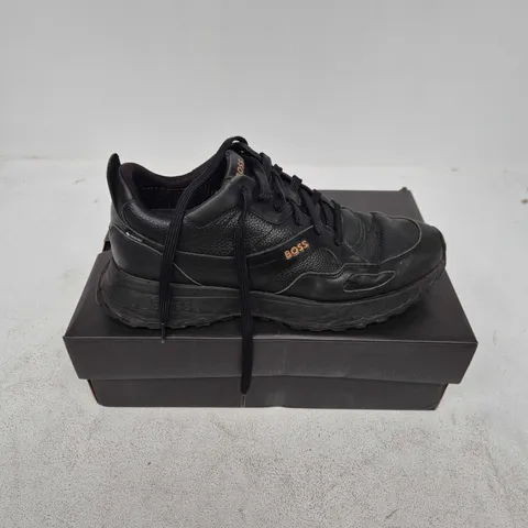 BOXED PAIR OF BOSS JONAH RUNNER TRAINERS IN BLACK - UK 12