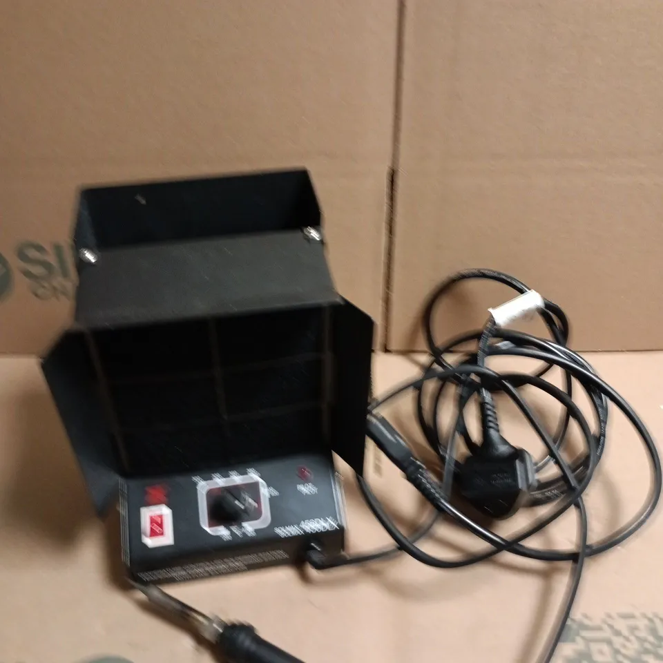 SOLMAX 456DLX TEMPERATURE CONTROLLED SOLDERING STATION WITH FUME EXTRACTOR 