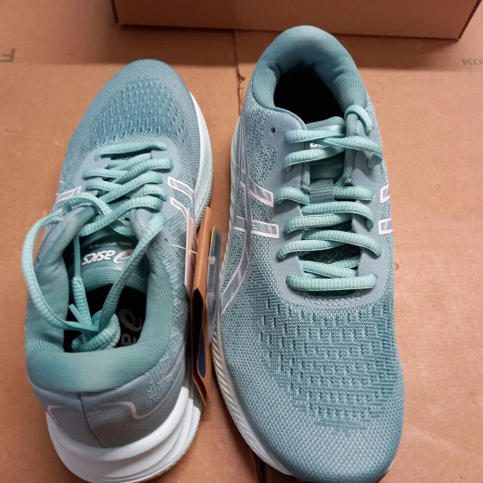 BOXED BRAND NEW GEL-EXCITE WOMENS TRAINERS IN GREEN/WHITE - UK 4