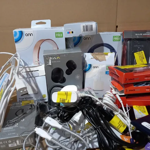 LOT OF APPROX. 20 X ITEMS TO INCLUDE MIXX STREAMBUDS LX WIRELESS EARBUDS, BLACKWEB POWER BANK, BLACKWEB SYNC AD CHARGE CABLE, ONN WIRELESS HEADPHONES, ONN WIRELESS NOISE CANCELLING EARBUDS, ETC.