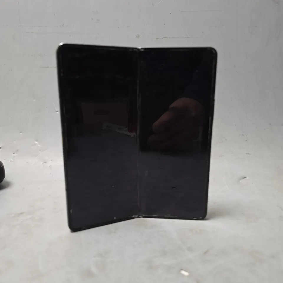 SAMSUNG GALAXY FOLD IN BLACK - MODEL UNSPECIFIED 