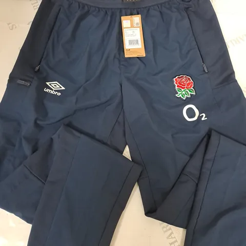 UMBRO ENGLAND PRESENTATION PANTS IN NAVY BLAZER - GB L
