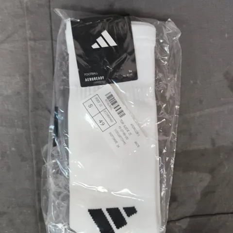 ADIDAS AEROREADY FOOTBALL SOCKS IN WHITE/BLACK SIZE EU 40-42