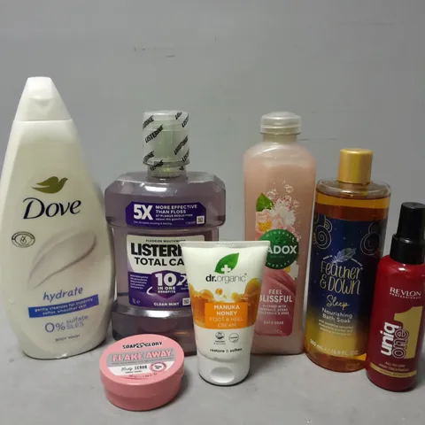 APPROXIMATELY 20 ASSORTED COSMETIC ITEMS TO INCLUDE - DOVE HYDRATE BODY WASH - RADOX FEEL BLISSFUL BATH SOAK - SOAP & GLORY FLAKE AWAY BODY SCRUB