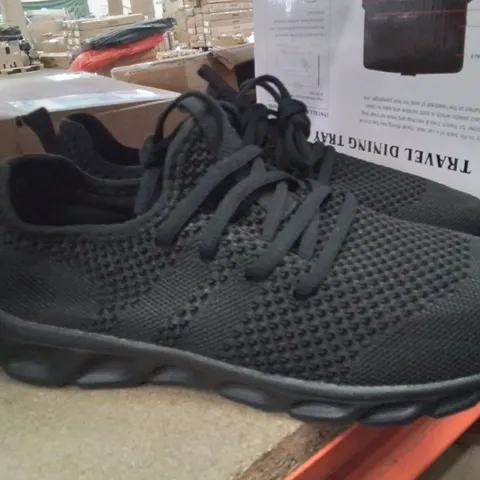 KIDS TRAINERS SIZE UNSPECIFIED 