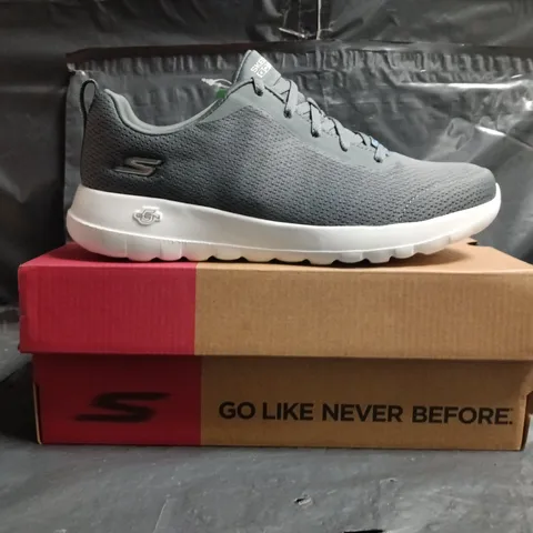 BOXED PAIR OF SKECHERS GO WALK TRAINERS IN GREY SIZE UK 5