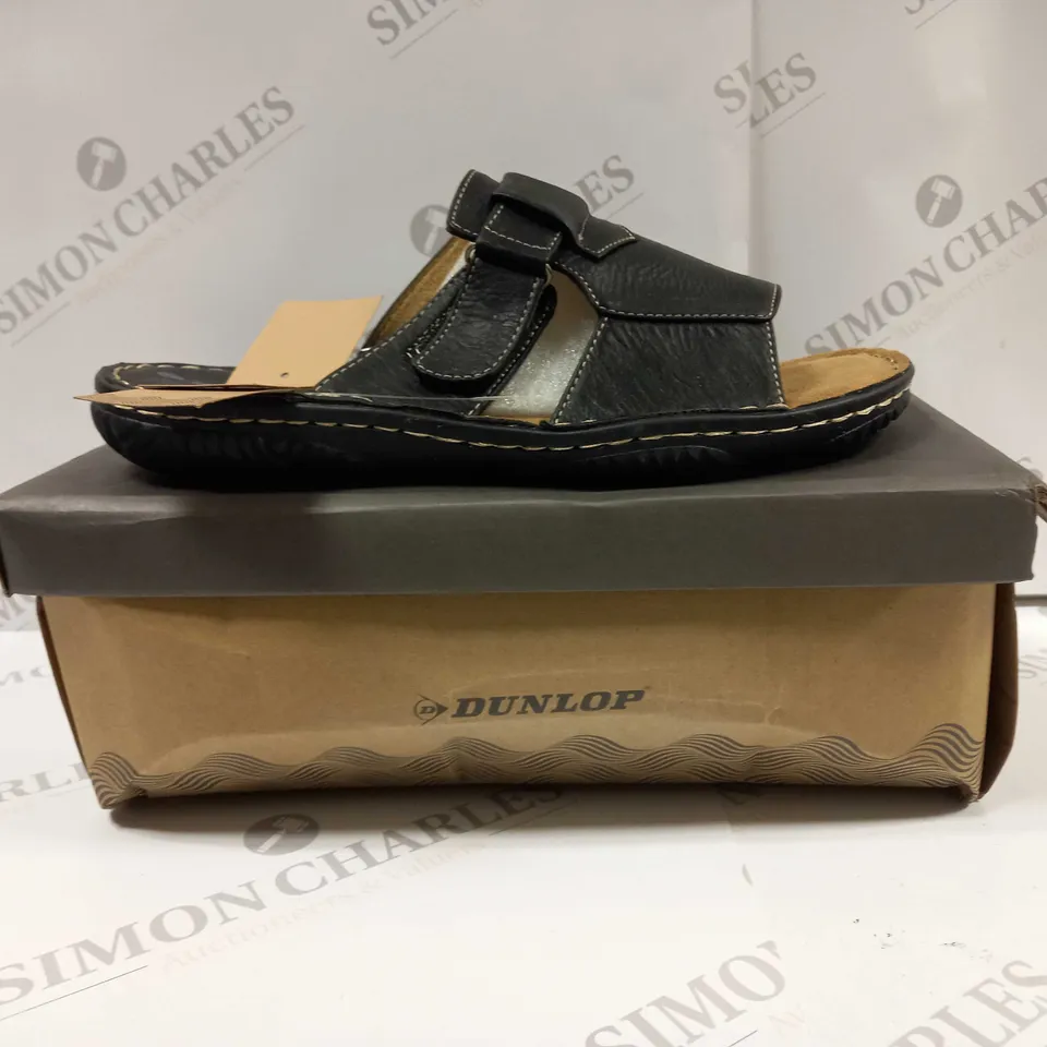 BOXED PAIR OF DUNLOP SANDALS IN BLACK UK SIZE 9 