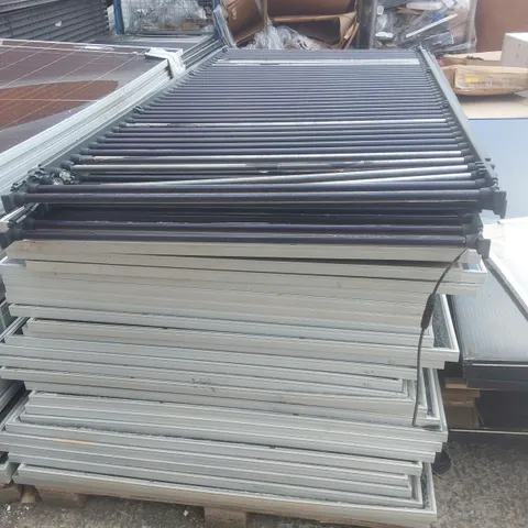 PALLET CONTAINING A VERY LARGE QUANTITY OF SOLAR PANELS