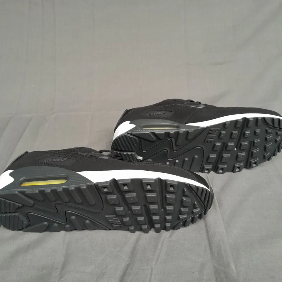UNBOXED PAIR OF NIKE AIRMAX 90 IIN BLACK SIZE UK 9