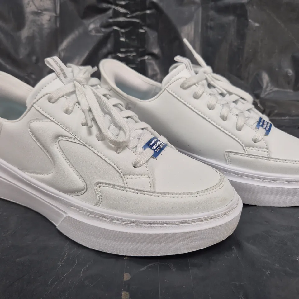BOXED PAIR OF SKECHERS CORDOVA CLASSIC NEW REIGN SLIP-IN TRAINERS IN WHITE SIZE 6