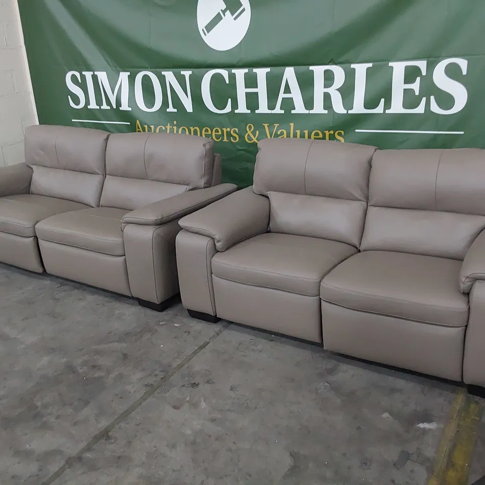 QUALITY ITALIAN DESIGNER GRADO POWER RECLINING SUITE COMPRISING THREE SEATER & LOVESEAT/TWO SEATER SOFAS LIGHT GREY LEATHER 
