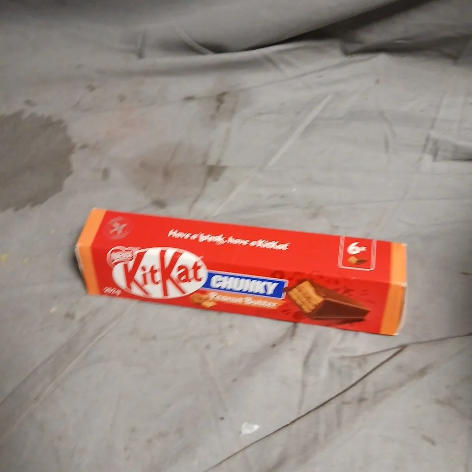 APPROXIMATELY 20 ASSORTED FOOD ITEMS INCLUDING KITKAT CHUNKY , TOBLERONE AND SIMPLY THAI GREEN CURRY RECIPE KIT