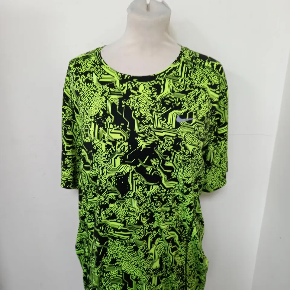 NIKE LOGO RUNNING T-SHIRT SIZE L