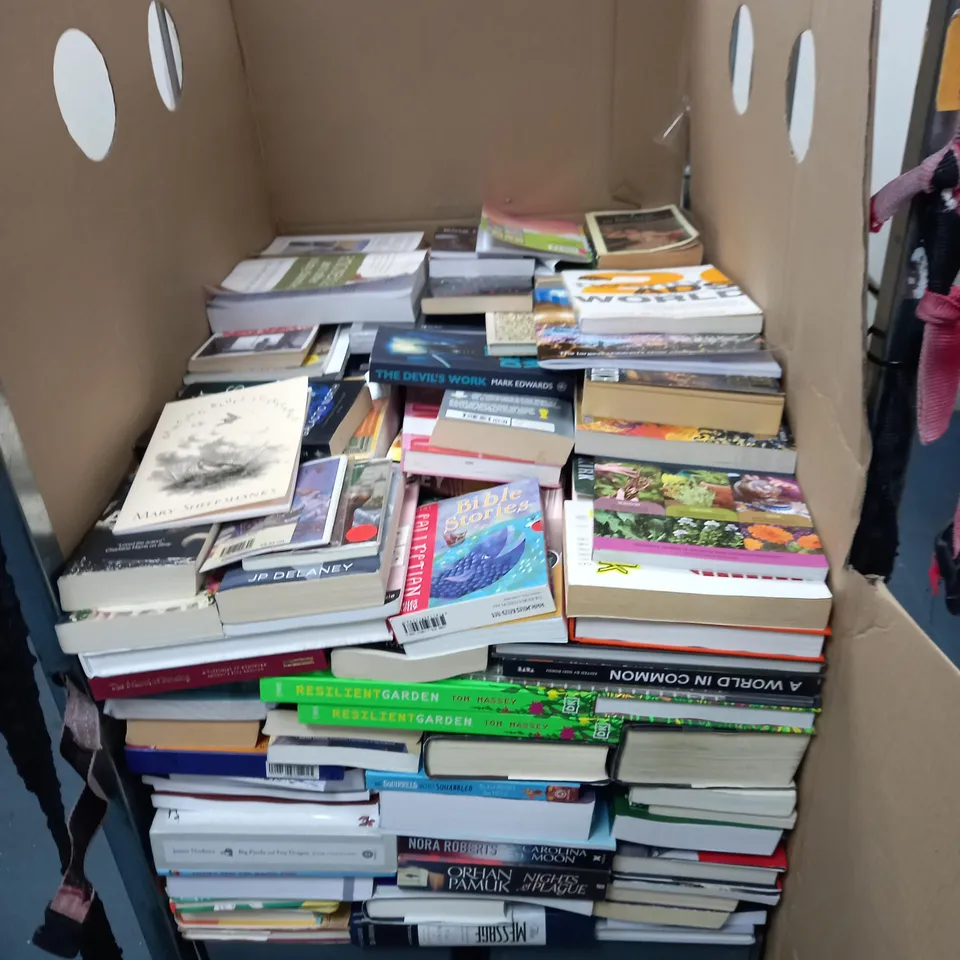 CAGE OF ASSORTED BOOKS TO INCLUDE RJ BARKER THE BANE SHIPS, THE BEAUTIFUL POETRY OF DONALD TRUMP, THEBOOK OF FIVE RINGS, AND THE VERY HUNGRY CATERPILLAR ETC. 