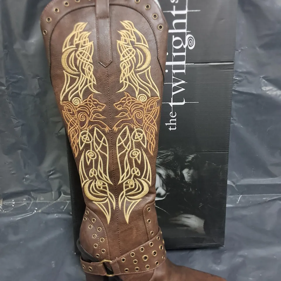 BOXED BRAND NEW KOI TWIGHLIGHT CHILDREN OF THE MOON COWBOY BOOTS IN BROWN - UK 3