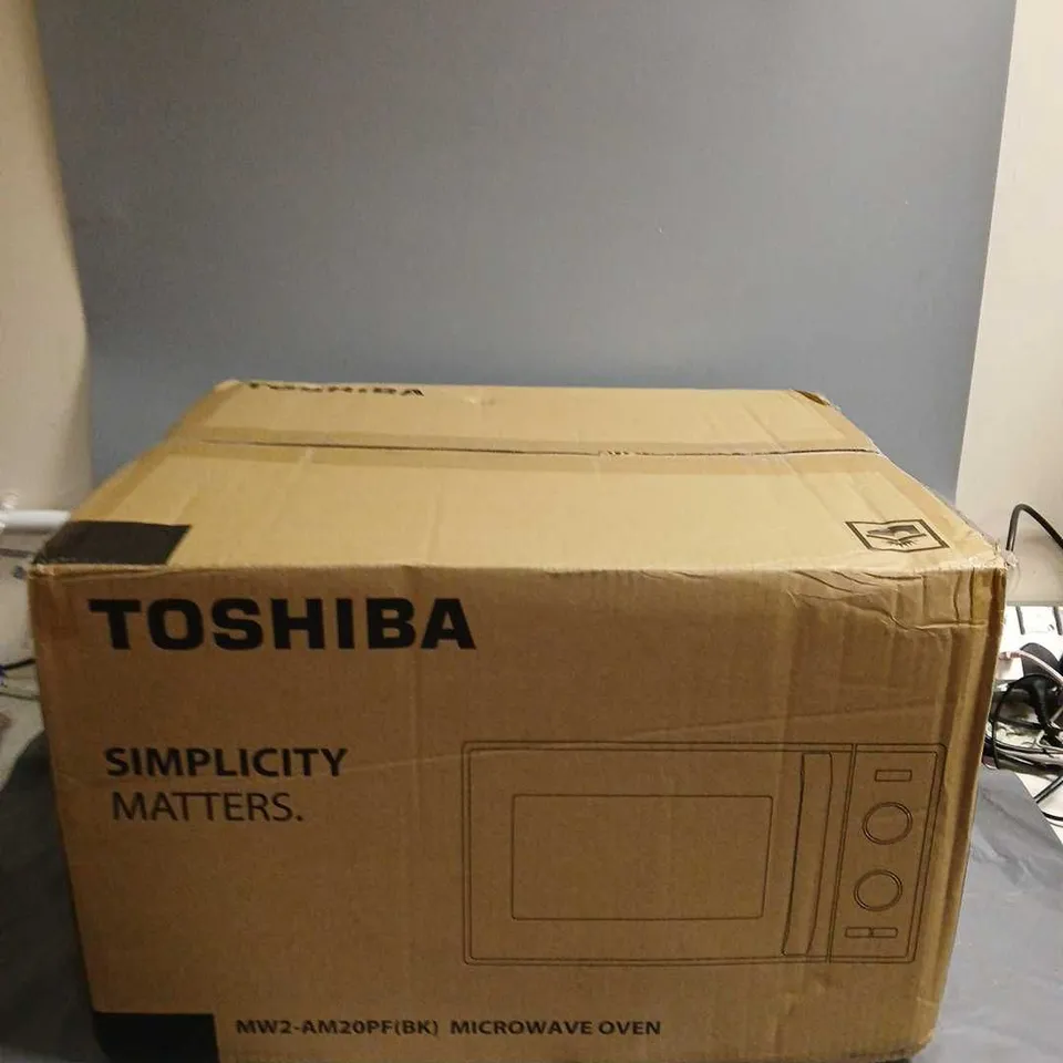 BOXED TOSHIBA MW2-AM20PF MICROWAVE OVEN IN BLACK