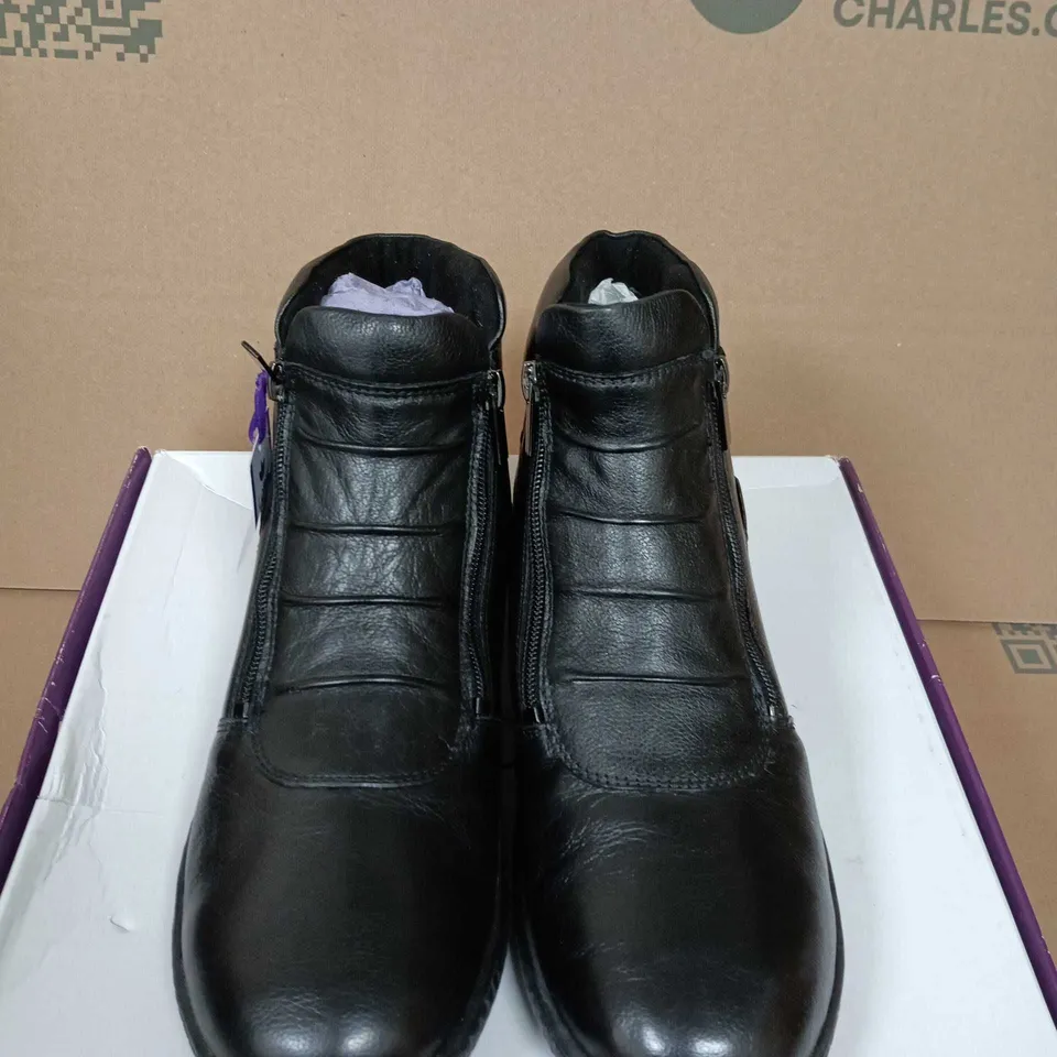 BOXED PAIR OF LOTUS ATLANTA BLACK LEATHER ANKLE BOOTS – UK 7