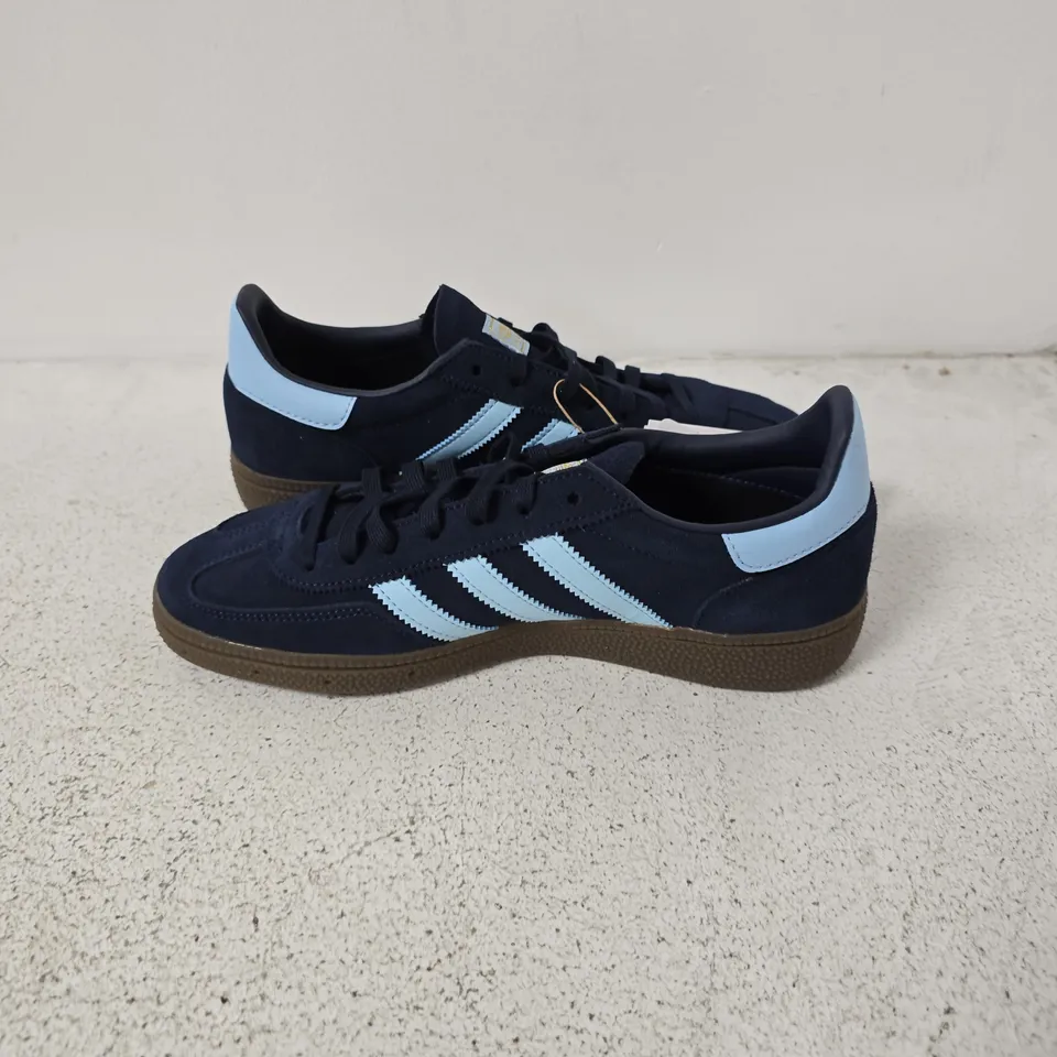 ADIDAS HANDBALL SPEZIAL J SNEAKERS – NAVY WITH LIGHT BLUE DETAILS, UK 5.5