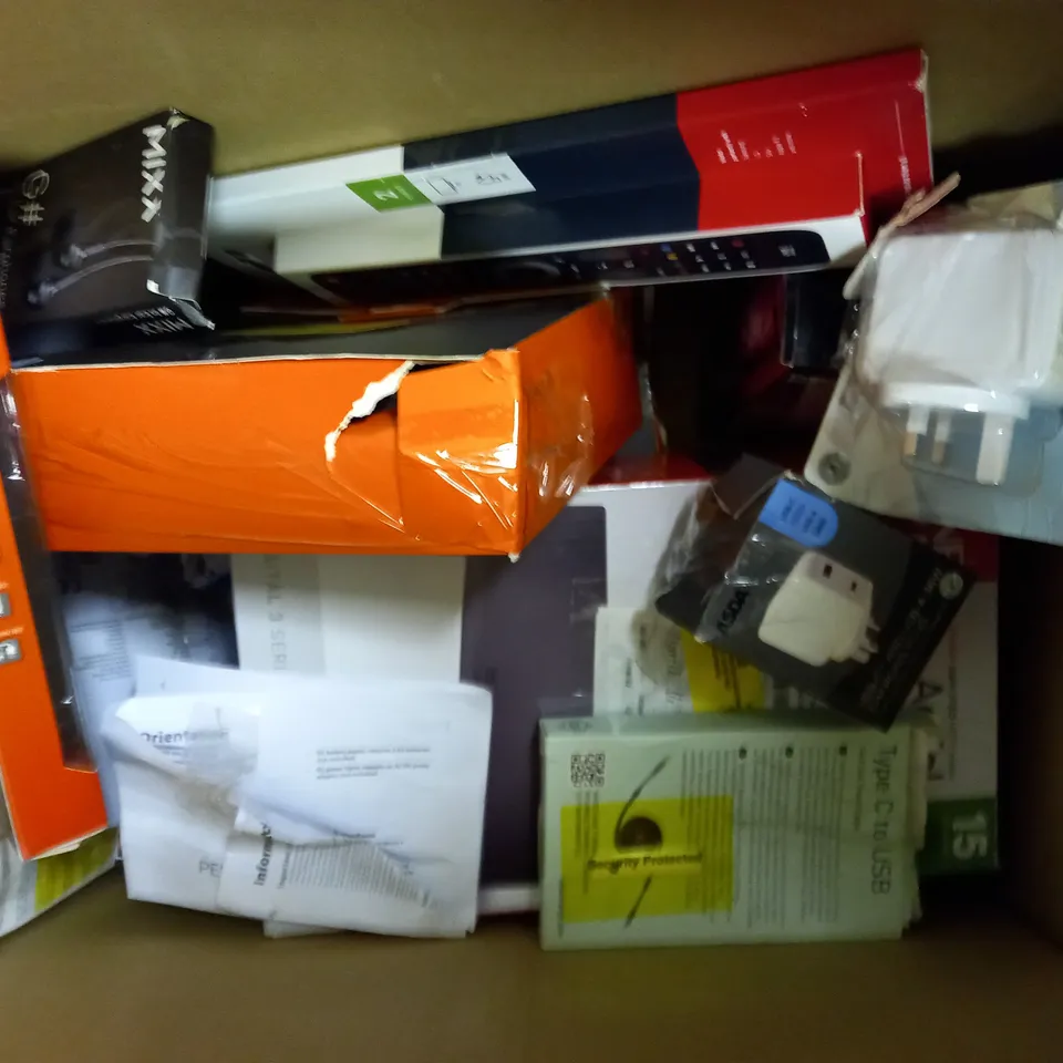 LOT OF APPROXIMATELY 20 ELECTRICAL ITEMS, TO INCLUDE SPEAKER, LED STRIP, CHARGER, ETC