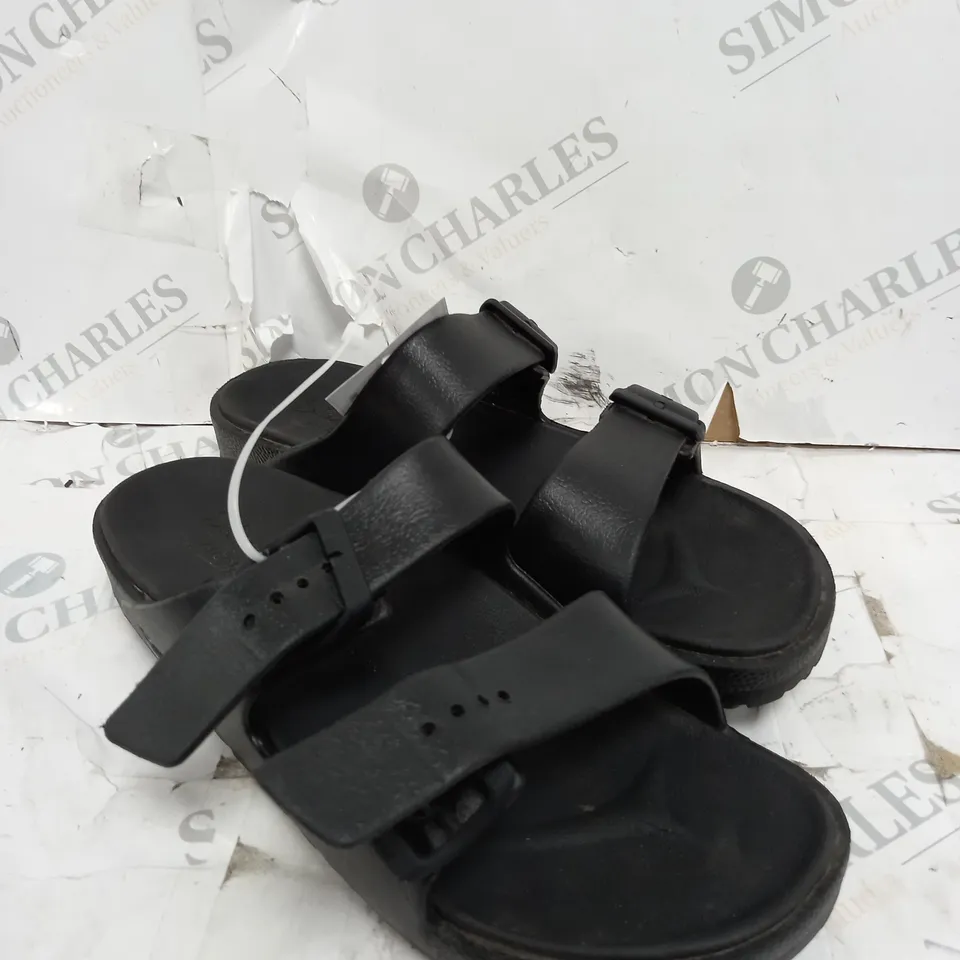 SKECHERS ARCH FIT FOAMIES SLIDE SANDAL SIZE 5