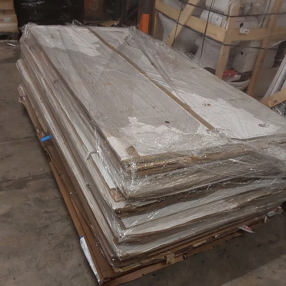 PALLET CONTAINING APPROXIMATELY 40x MIXED SIZED DESIGNED SHOWER PANELS