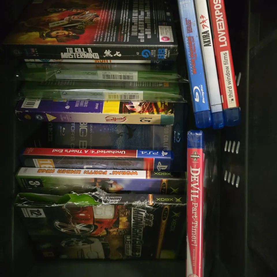 APPROXIMATELY 20 ASSORTED DVDS & VIDEO GAMES INCLUDE - PS4 CALL OF DUTY WWII , PS4 TOMB RAIDER DEFINITIVE EDITION , PS4 THE LAST OF US PART II ETC