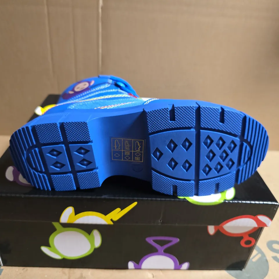 BOXED PAIR OF KOI HOME HILL TELETUBBIES KIDZ BOOTS – BLUE - UK SIZE 12