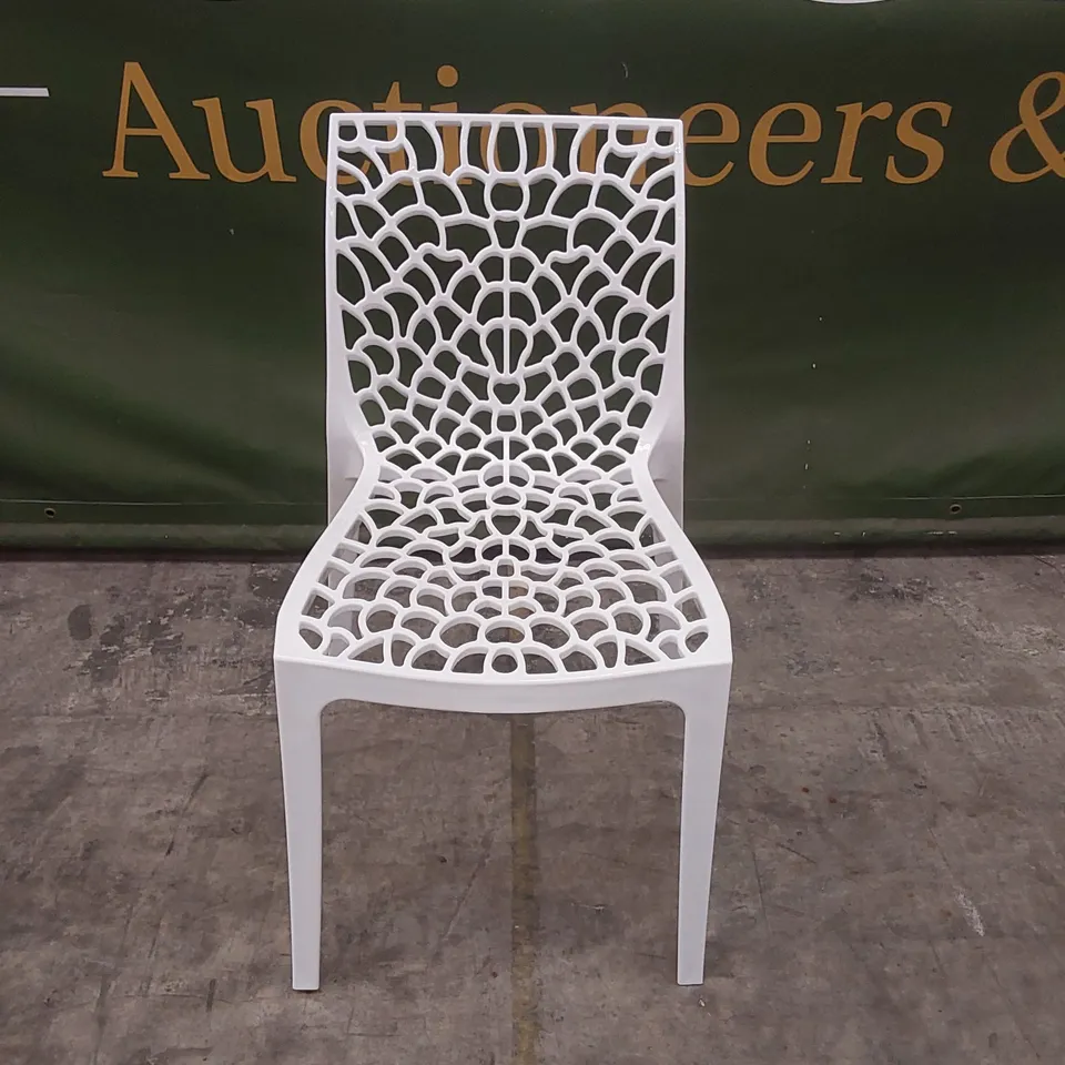 SET OF 4 BRAND NEW DESIGNER HARDENED PLASTIC GARDEN WEB CHAIRS - WHITE