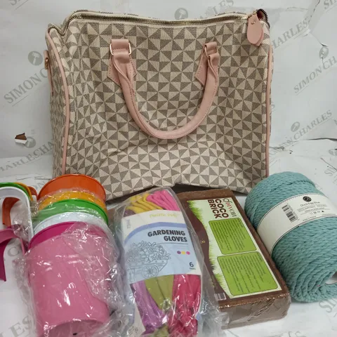 BOX OF APPROXIMATELY 15 ASSORTED ITEMS TO INCLUDE HAND BAG, GARDENING GLOVES, CHOCK BRICK ETC