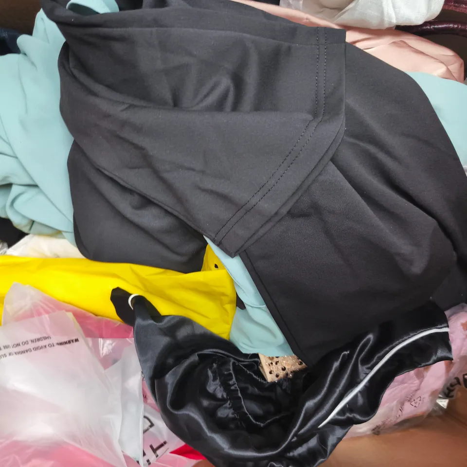 APPROXIMATELY 20 ASSORTED CLOTHING AND FASHION PRODUCTS IN VARIOUS STYLES AND SIZES - COLLECTION ONLY