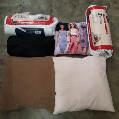 PALLET CONTAINING ASSORTED PILLOWS & CUSHIONS