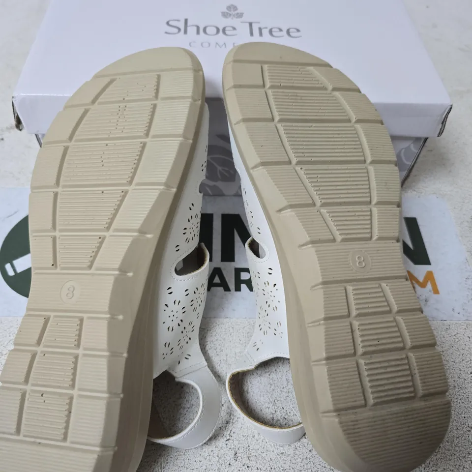 BOXED SHOE TREE COMFORT CATANIA SHOES, WHITE - SIZE 8